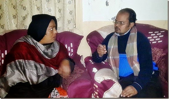 Tareeza Yousaf speaking with Shamim Masih