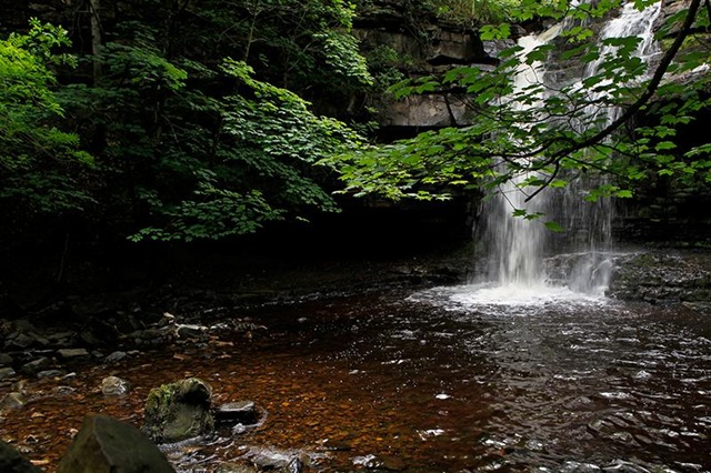 [20110613_044_Gibson%2527s_Cave_is_to_the_left_of_the_waterfall%255B4%255D.jpg]