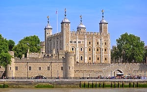 [Tower_of_London_viewed_from_the_River_Thames%255B3%255D.jpg]