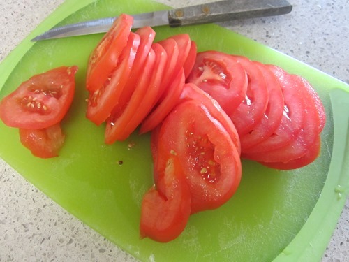 pesto hummus tomato tartine 010