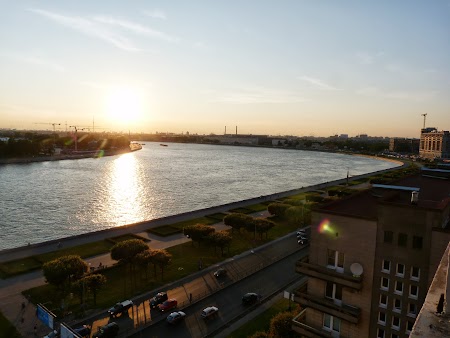 Obiective turistice St. Petersburg: Apus de soare peste Neva
