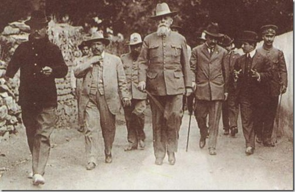 Mexican president Venustiano Carranza (center) in La Cañada, Querétaro.-January 22, 1916.