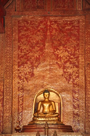 Imagini Thailanda: Statuia Phra Buddha Sing de la Wat Phra Singh Chiang Mai, Thailanda