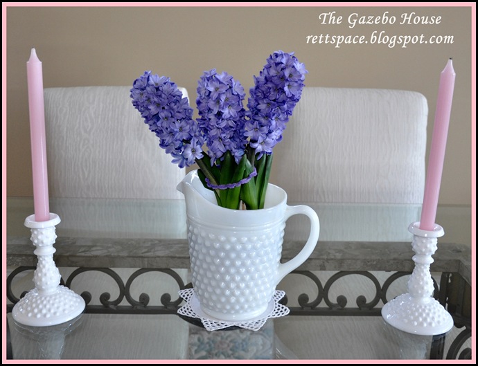 spring flowers & milkglass 001