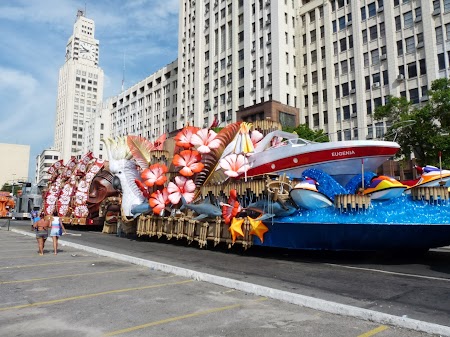 Carnavalul de la Rio:  Pe Avenida Presidente Vargas