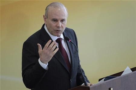 [Mantega%2520GM%2520gera%2520emprego%2520governo%2520n%25C3%25A3o%2520trata%2520a%25C3%25A7%25C3%25B5es%2520localizadas%255B4%255D.jpg]