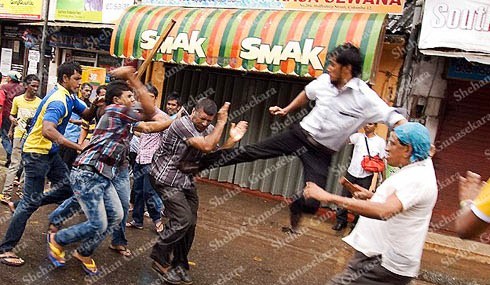 2105MaRa_Govt_Thugs_Attack_J.jpg