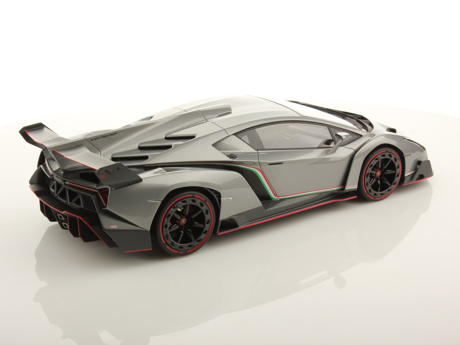 [Lamborghini-Veneno-Scale-Model-3_1%255B2%255D.jpg]