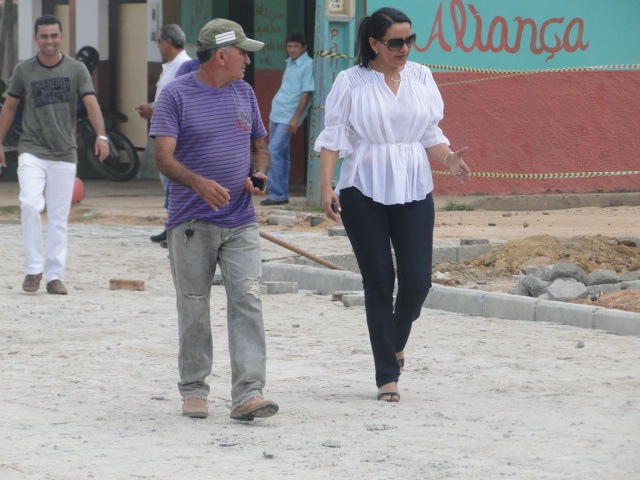 [Prefeita%2520visita%2520obras%2520na%2520Pres.%2520M%25C3%25A9dici%255B5%255D.jpg]