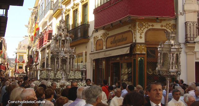 Procesión Corpus 36 - Custodia 1.jpg