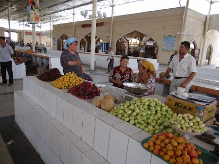 12. Piata de fructe din Bukhara.JPG
