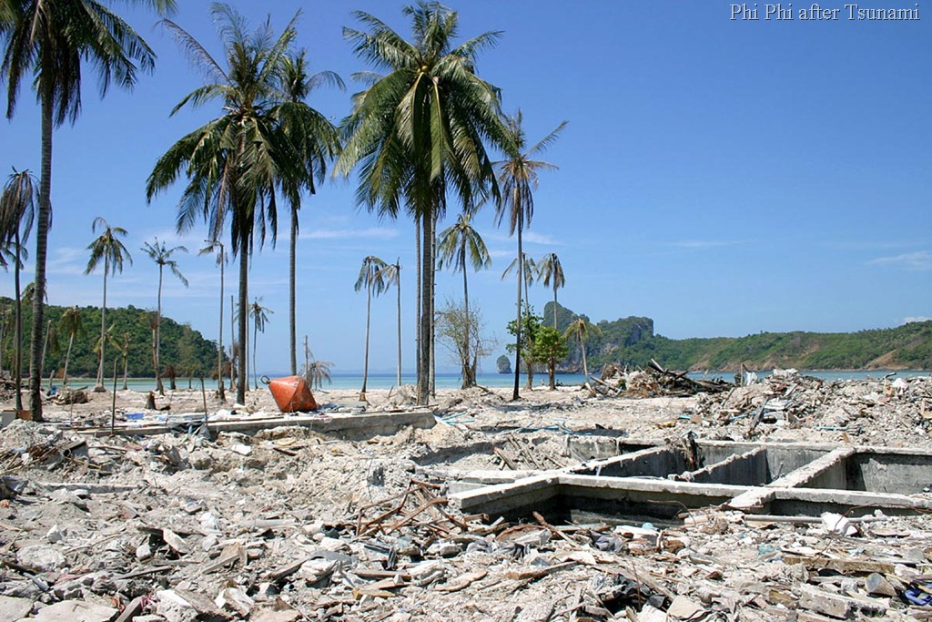 [After-the-December-26-2004-tsunami-Ko-Phi-Phi%255B14%255D.jpg]