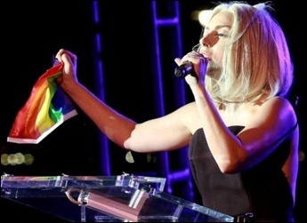Lady Gaga hino americano