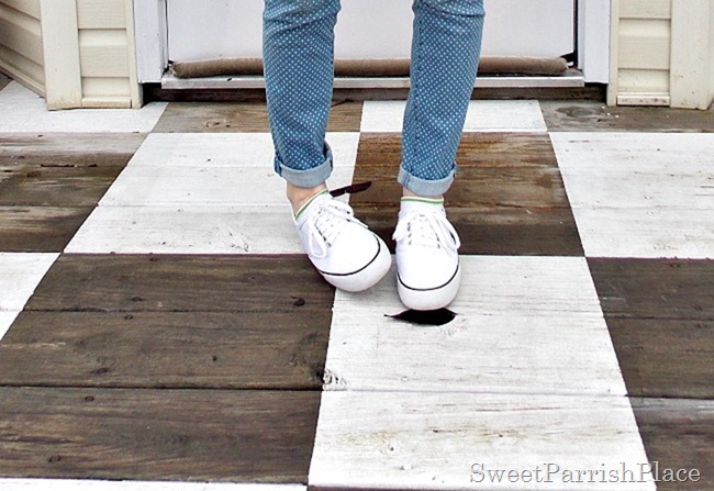 Polka dot skinny jeans, white sneakers