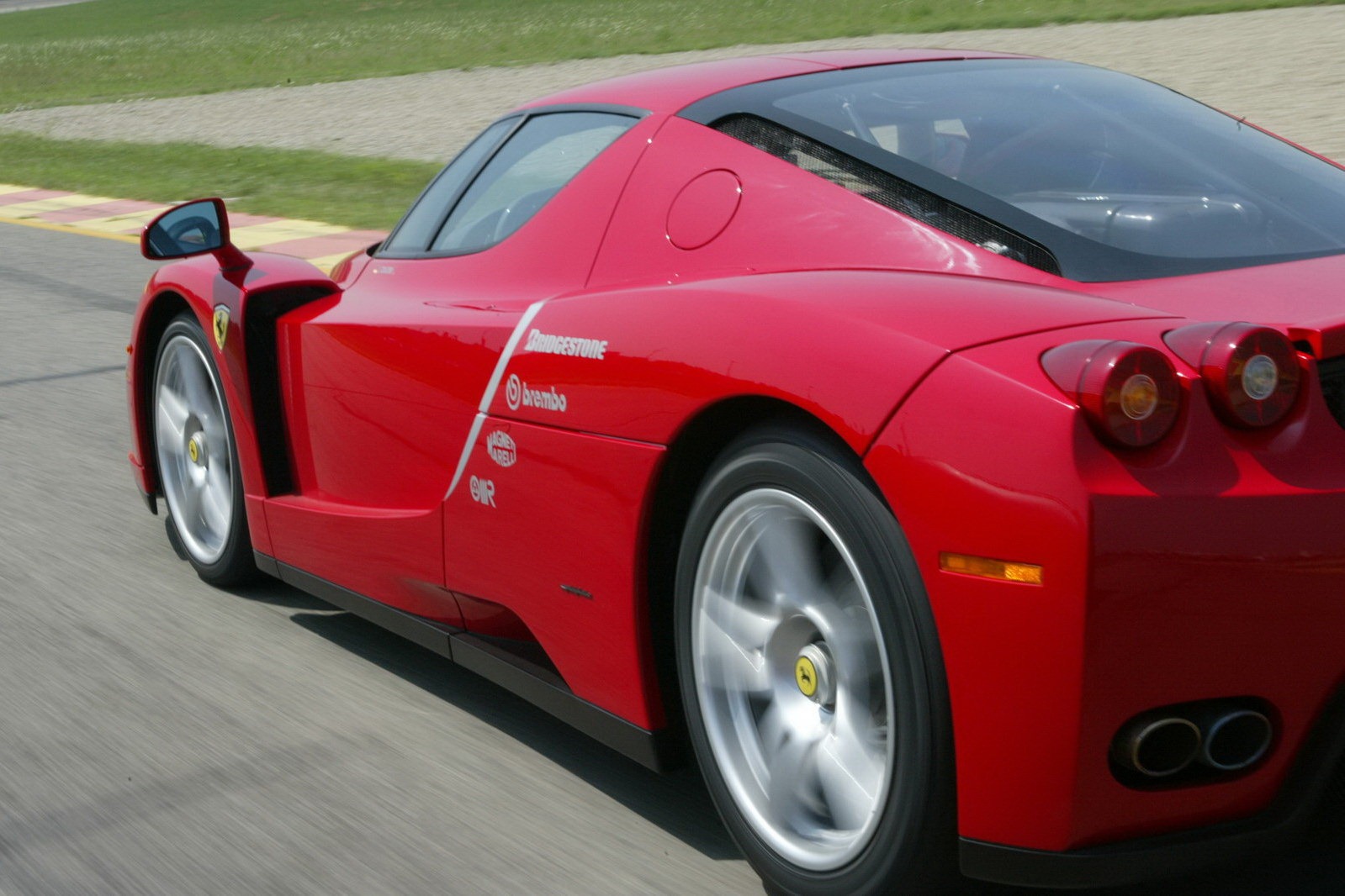 [Ferrari-Enzo-51%255B2%255D.jpg]