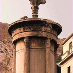 102.- Linterna de Lisícrates