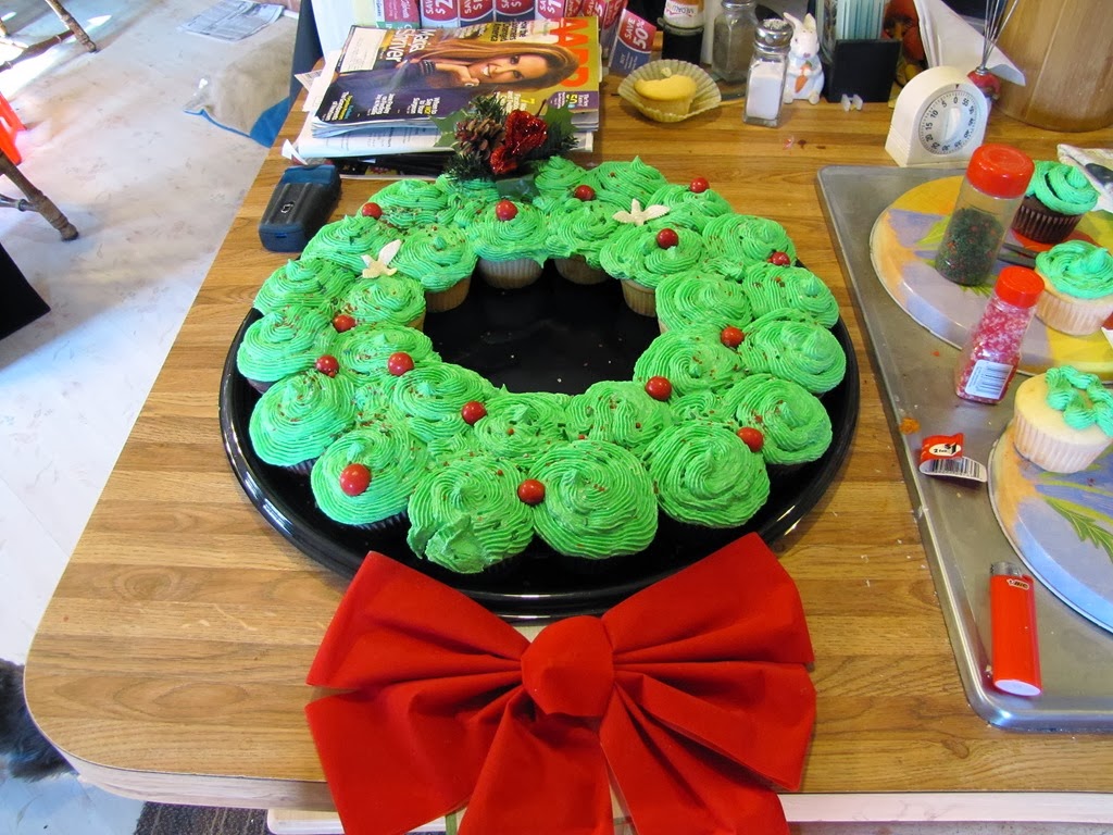 [Christmascupcakes12-27-13a%255B4%255D.jpg]