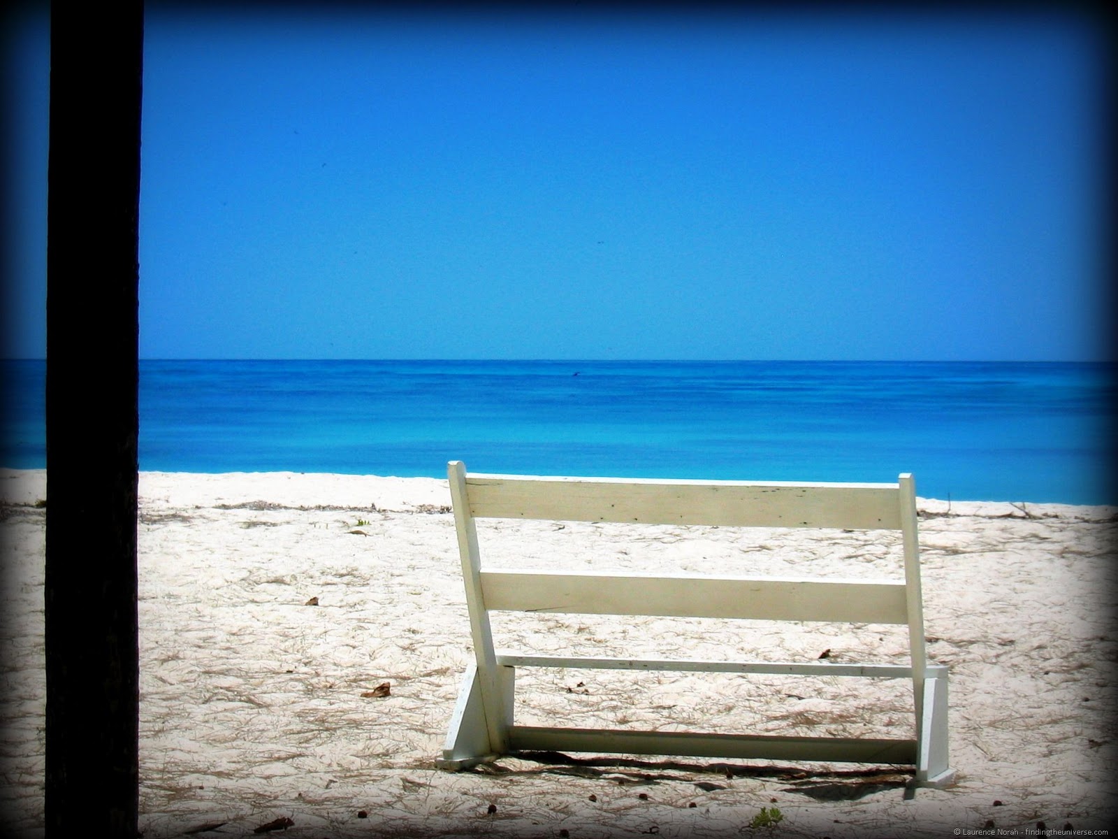 [bench-on-beach-seychelles3.jpg]