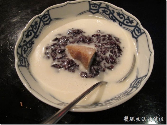 台北-香米泰國料理。芋頭紫糯米。