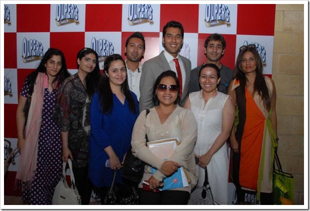 Aisam_with_Catwalk_Team Aisam_with_Catwalk_Team