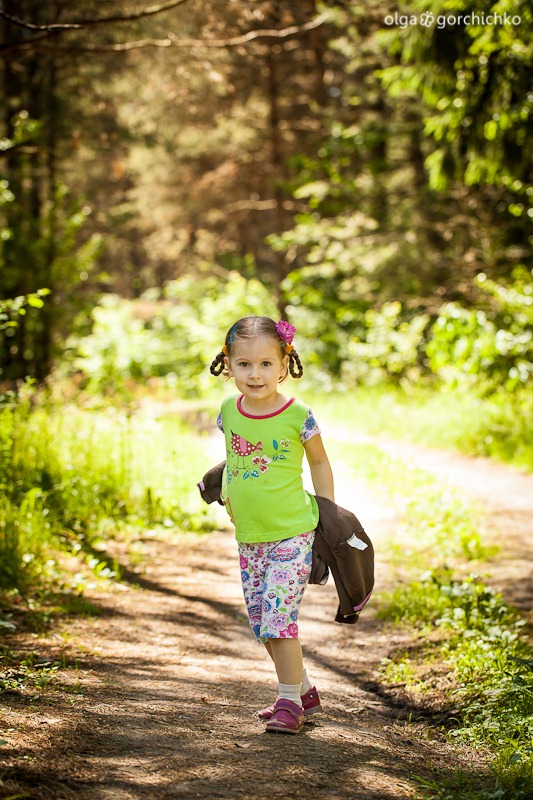Летние фотографии Машеньки на даче_11
