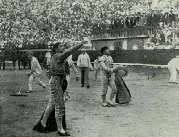 1913-07-25 Joselito ovacion Valencia (Tercer Saltillo)