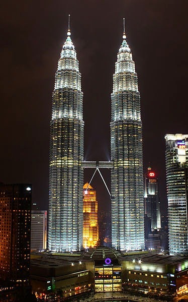 [374pxPetronas_Towers_Kuala_Lumpur_32.jpg]