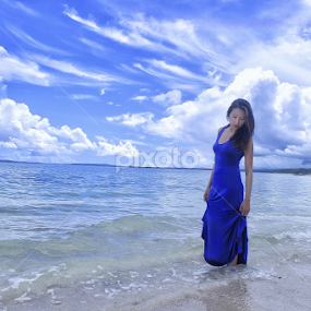 Beauty sky and women by Jnr Lavigne - People Portraits of Women