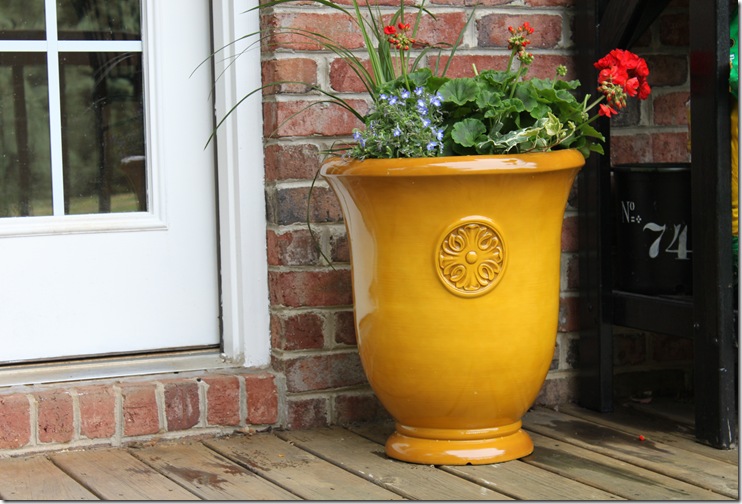 Urn with flowers 006