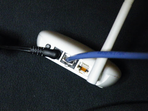 LAN&thinsp;ケーブルを&thinsp;COMPUTER&thinsp;コネクタに接続