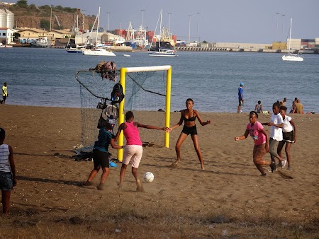 51. Fotbal feminin in Capul Verde.JPG