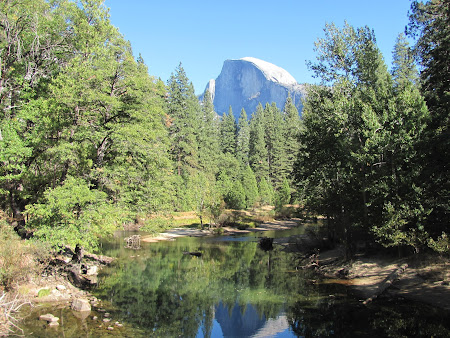 Yosemite National Park: Half Dome departe acolo