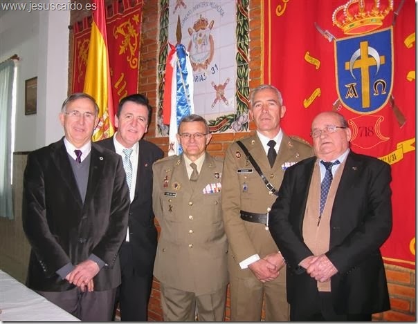 La comisión de nuestra Cofradía con el General del Pozo y el Coronel González Casado 