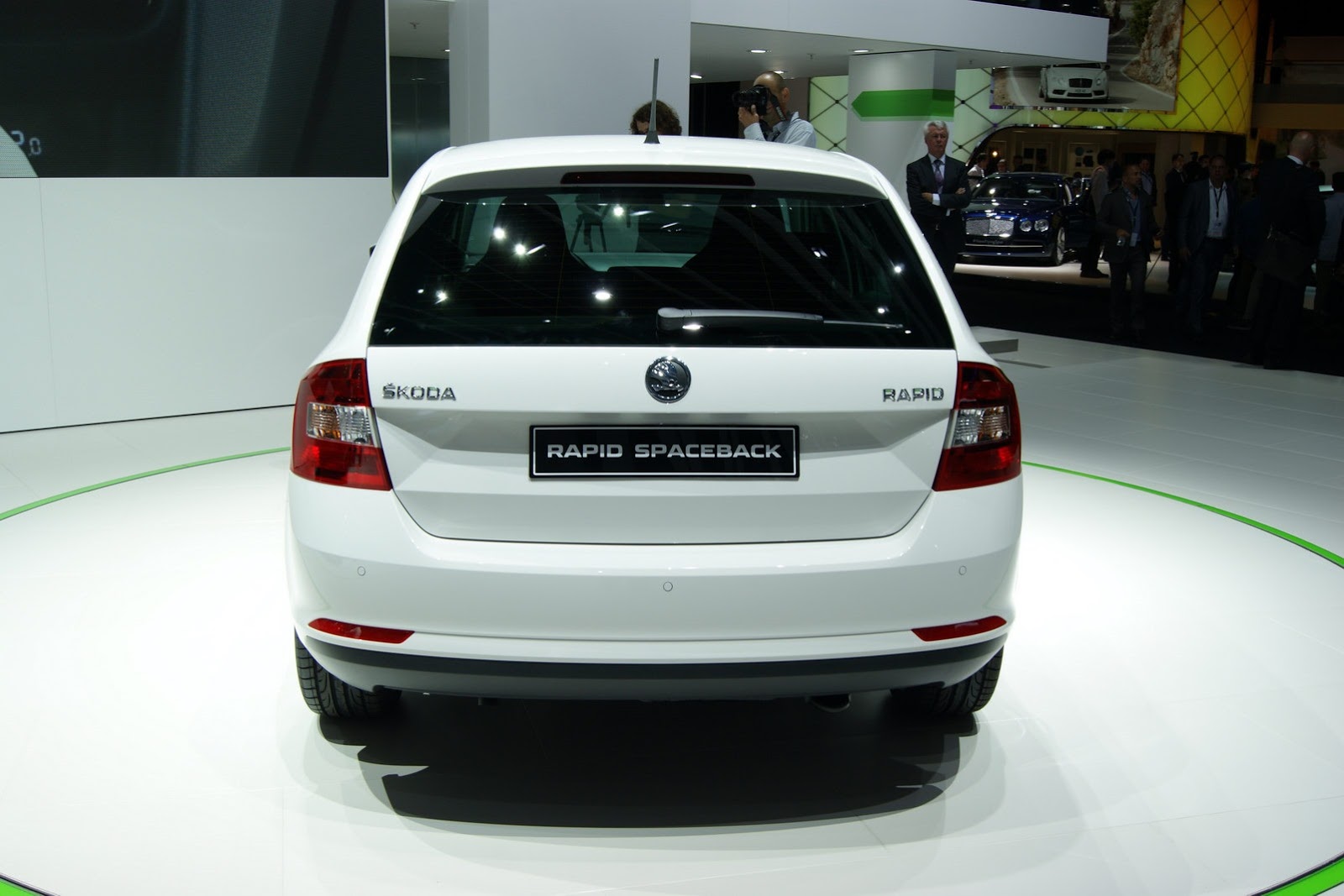 [2014-Skoda-Rapid-Sportback-20%255B2%255D.jpg]