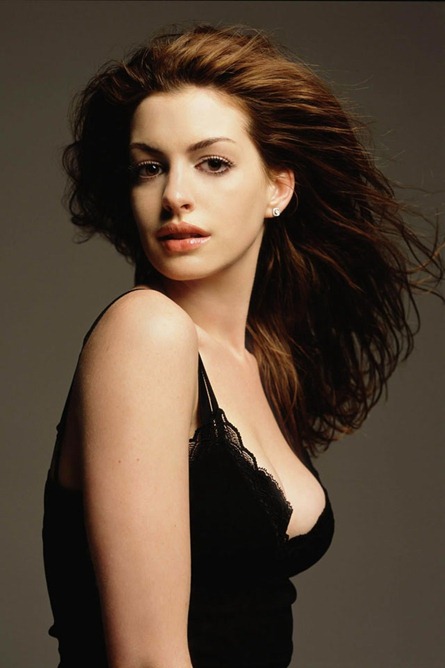 [Anne-Hathaway-in-black-dress-seems-v%255B1%255D.jpg]
