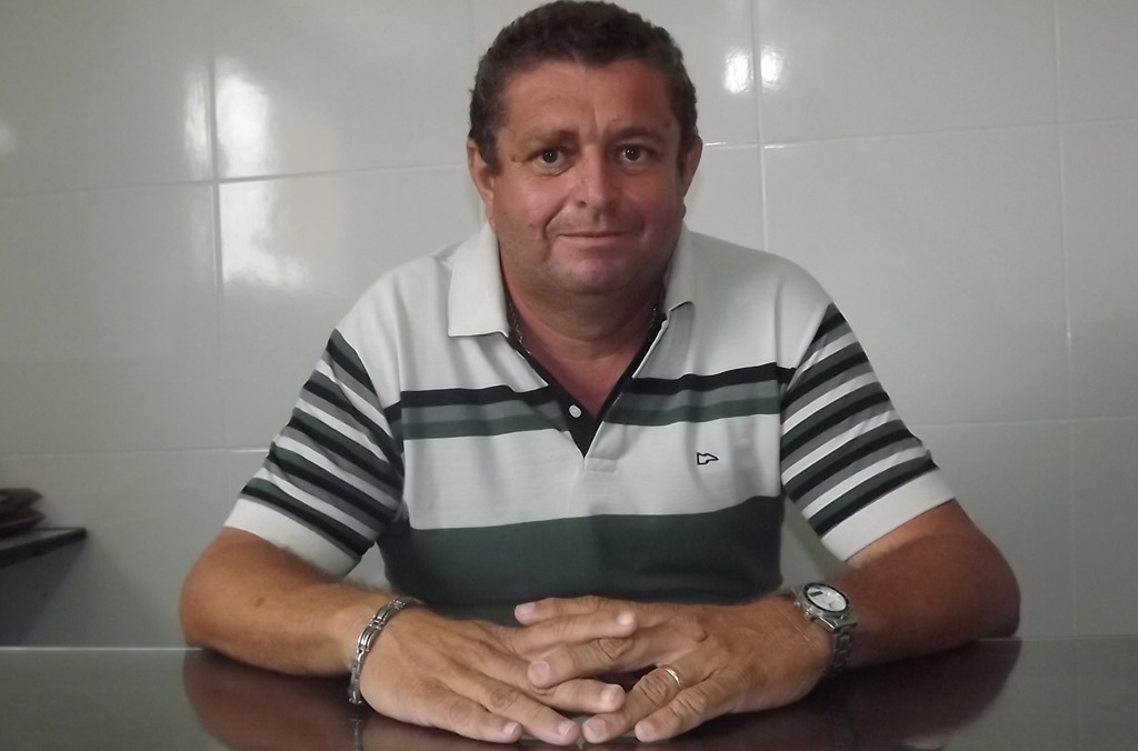 [ANT%25C3%2594NIO%2520CARLOS%2520ESTREIA%2520NA%2520VIDA%2520P%25C3%259ABLICA%255B4%255D.jpg]