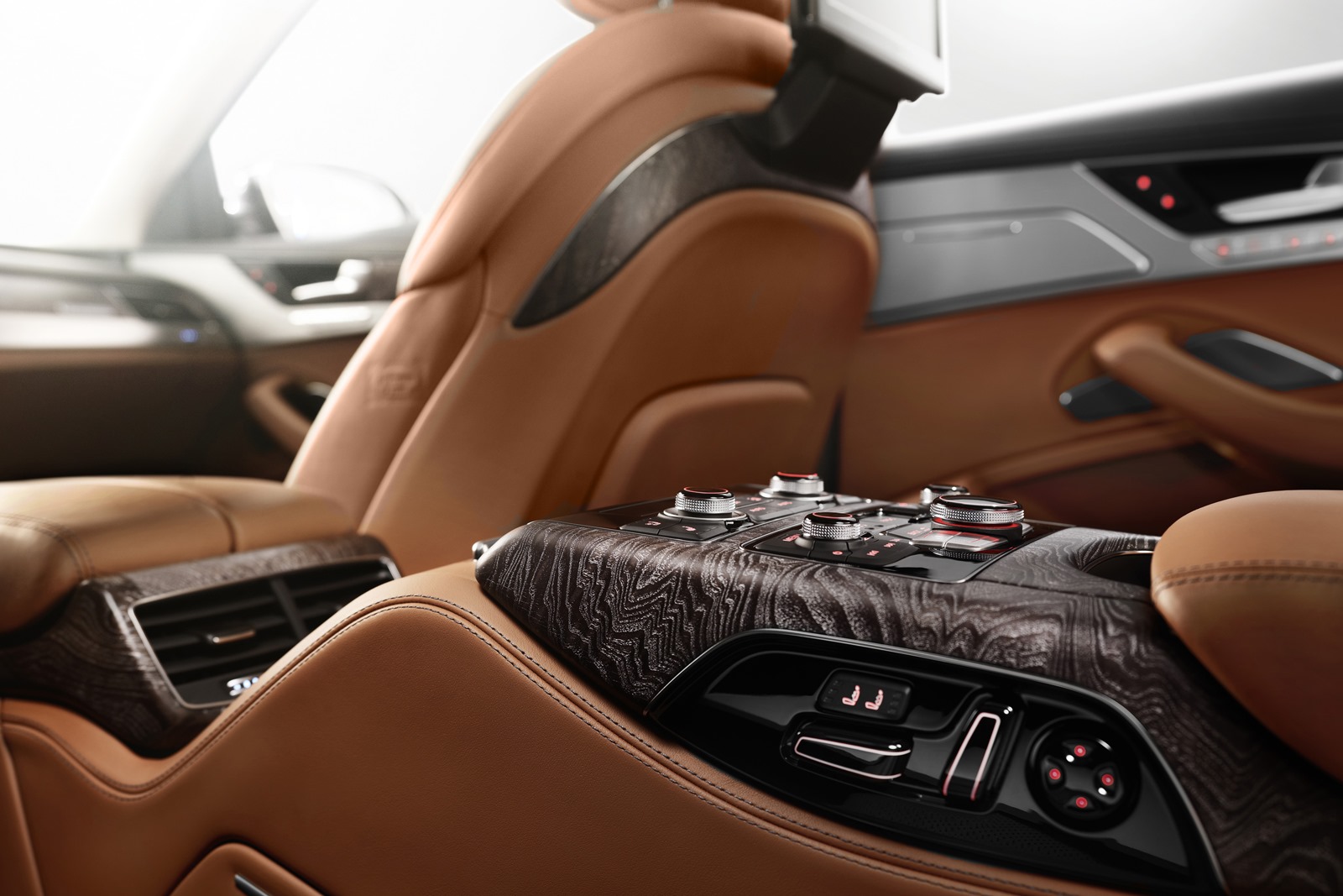 [Audi-A8-L-W12-Exclusive-5%255B3%255D.jpg]