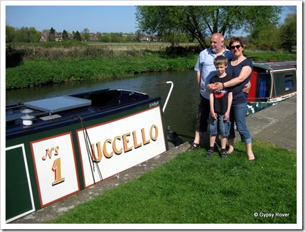 Travelling buddies Derek & Carrie with grandson Aden. Moored at the end of the Wet navigation.