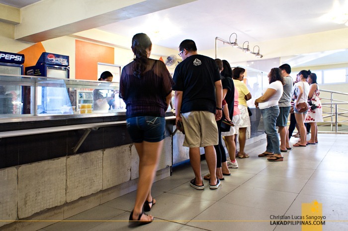 Lining up for our Order at Cebu's CnT Lechon