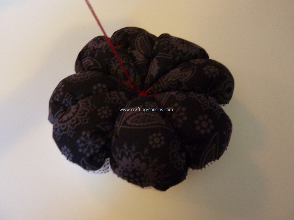[Sew%2520your%2520own%2520flower%2520pincushion%2520tutorial%2520from%2520the%2520Crafty%2520Cousins%2520%252830%2529%255B3%255D.jpg]