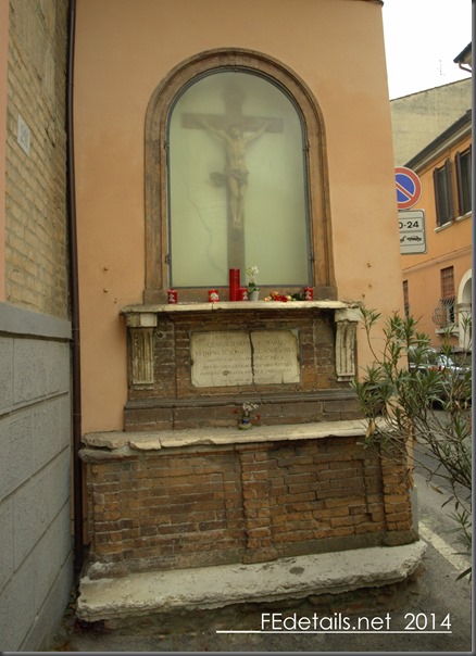 Altare in Via Carlo Mayr, Ferrara , Italy, Photo1