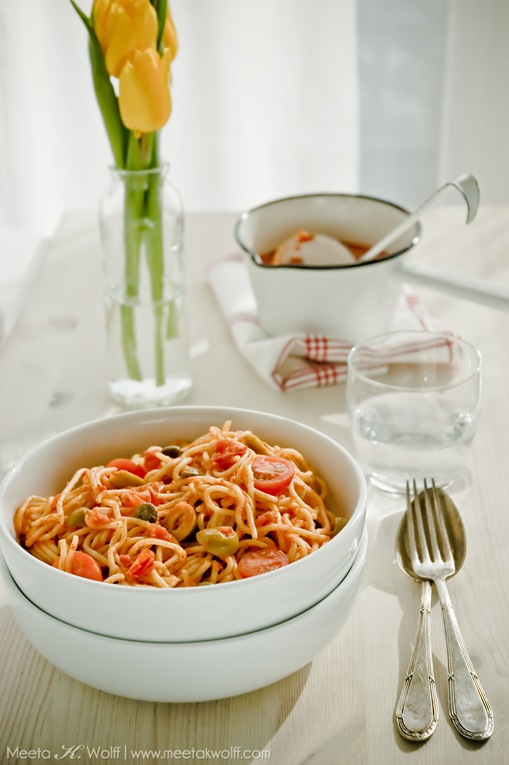 Spaghetti Puttanesca (00013) by Meeta K. Wolff