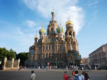 Obiective turistice St. Petersburg: Catedrala Sf. Sange Varsat