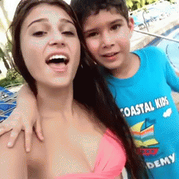 Tirando foto com a prima
