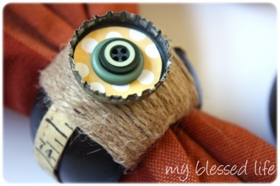 diy projects with jute--make napkin rings embellished with jute and buttons