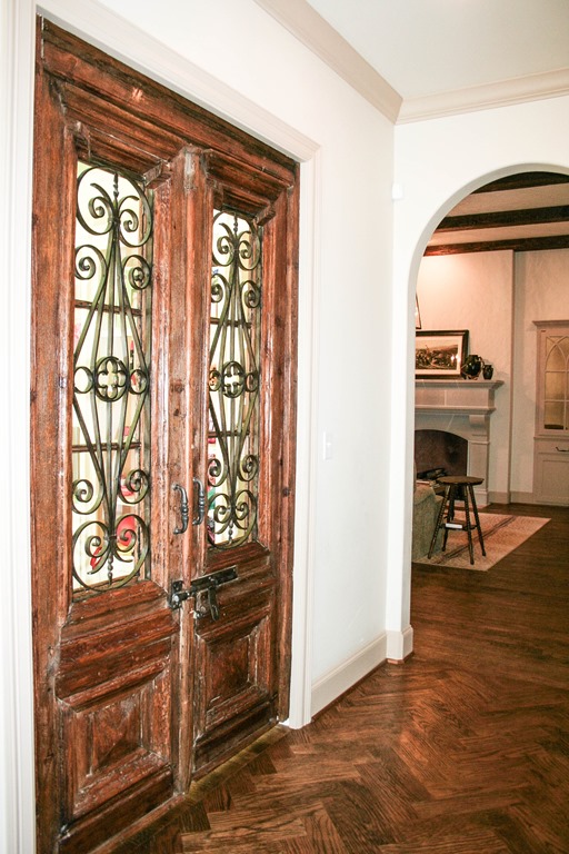 [8kitchen-Antique-Doors4.jpg]