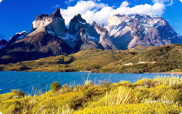 Torres del Paine_from_Lake_Pehoé