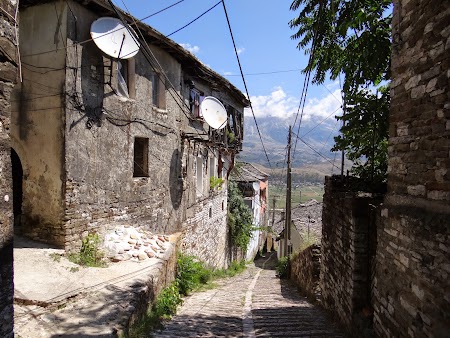 55. Vechi case albaneze.JPG