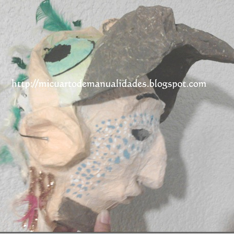 Máscara azteca del guerrero Águila de papel maché