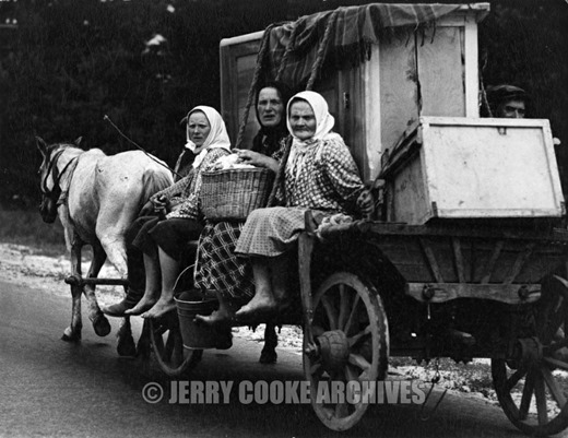 [traveling-in-horse-drawn-wagon%255B3%255D.jpg]